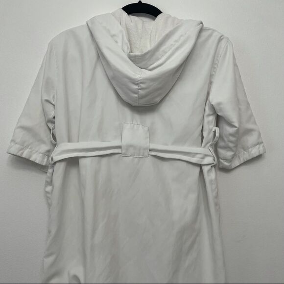 Microfiber Kids Hooded Bathrobe Personalized with "Olivia" - Picture 8 of 10